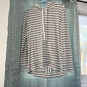 Light hooded long sleeve